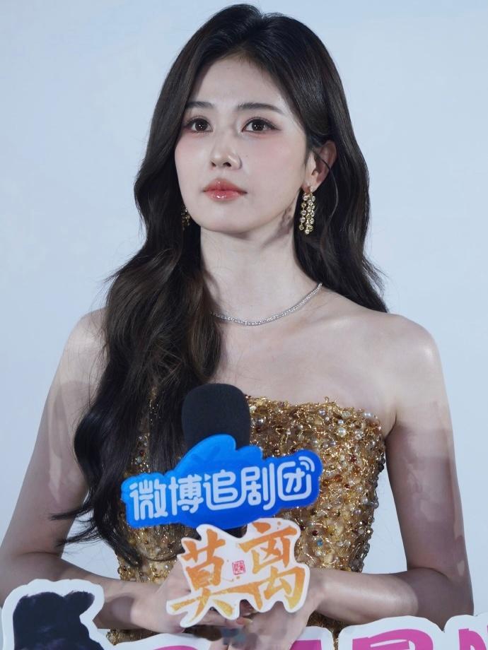 白鹿学历白鹿（本名白梦妍）的学历为五年一贯制全日制大专。• 毕业院校：江苏联合职