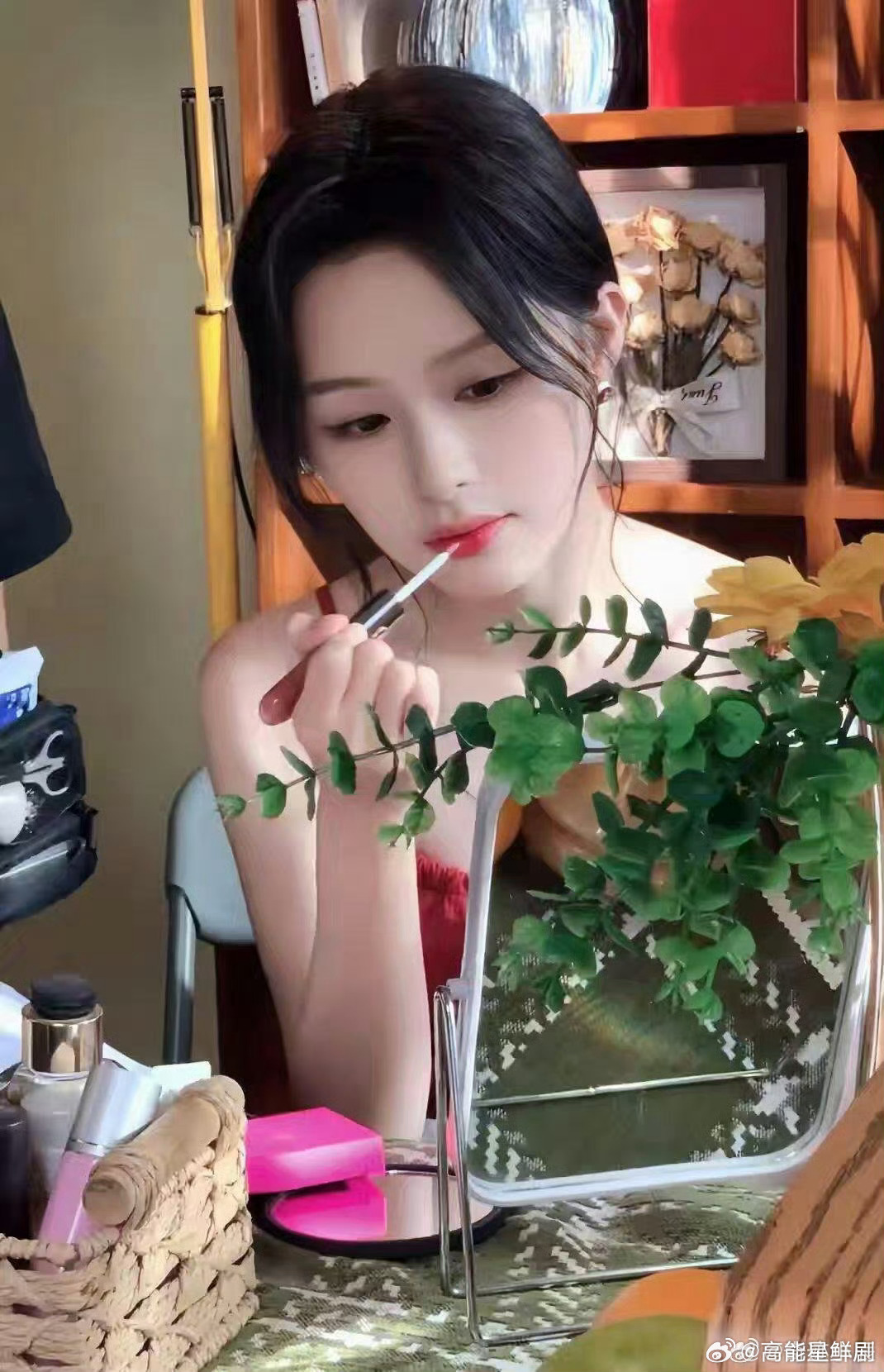 余茵谈出演乖乖女原因机会真的偏爱肯用心的人，余茵拍他的小炙热时认真对待每一场戏，