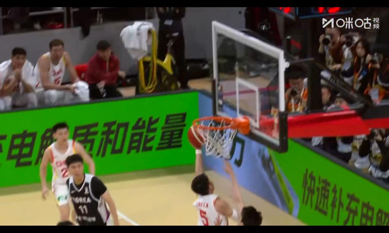 廖三宁上半场10分是得分王，也是争议最多，控卫的职责呢？

廖三宁在中国队3:1