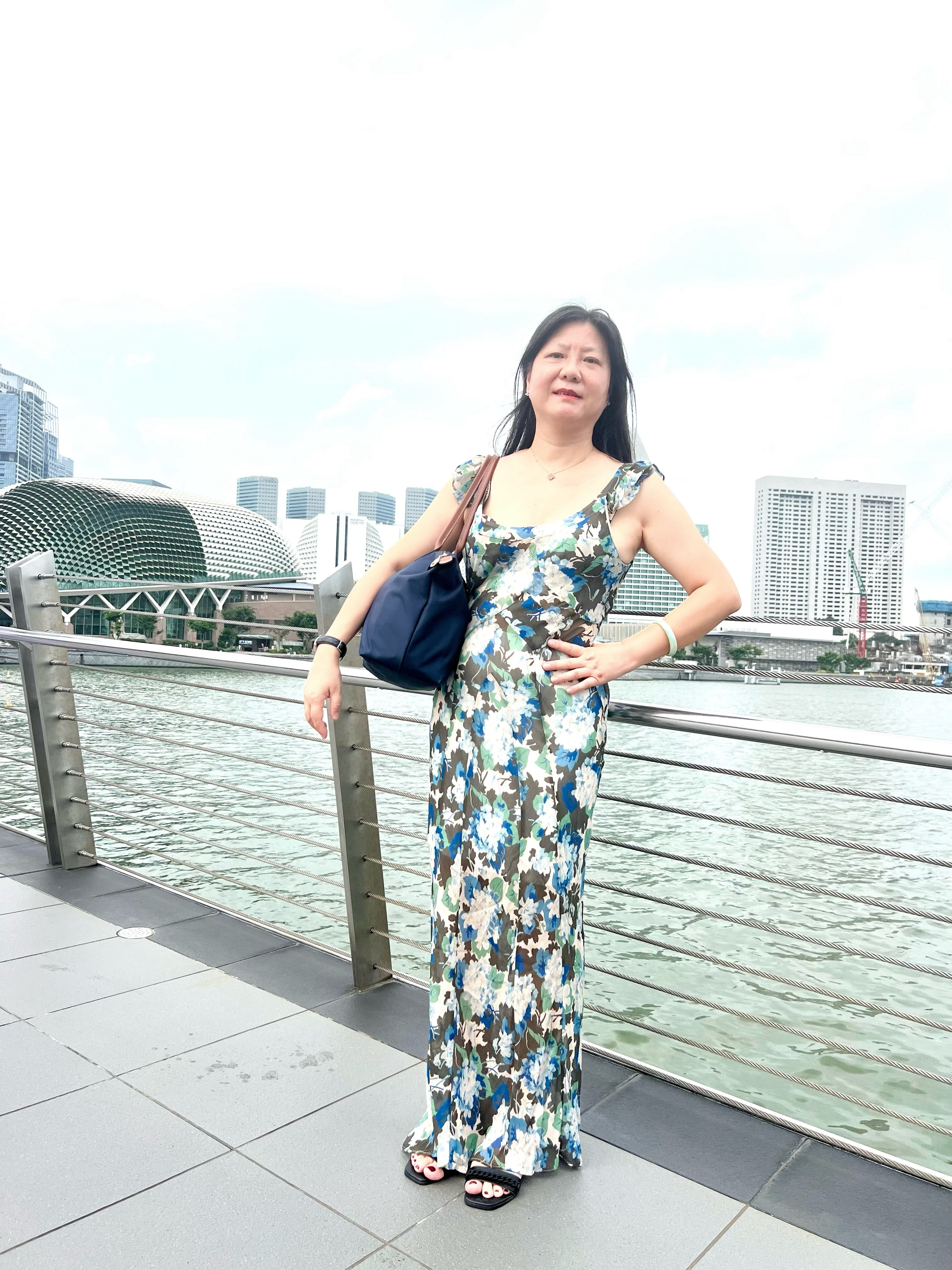 敏儿Jessyy全身照live图优雅时尚！新加坡鱼尾狮公园。今日美貌营业优雅苹果