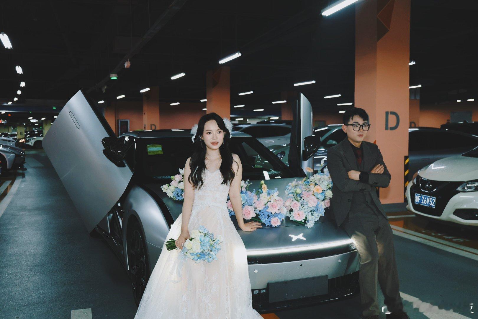 小鹏P7车主组车队祝福新婚夫妇小鹏P7鹏友一群因“热爱相聚”的浪漫疯子，出于对小