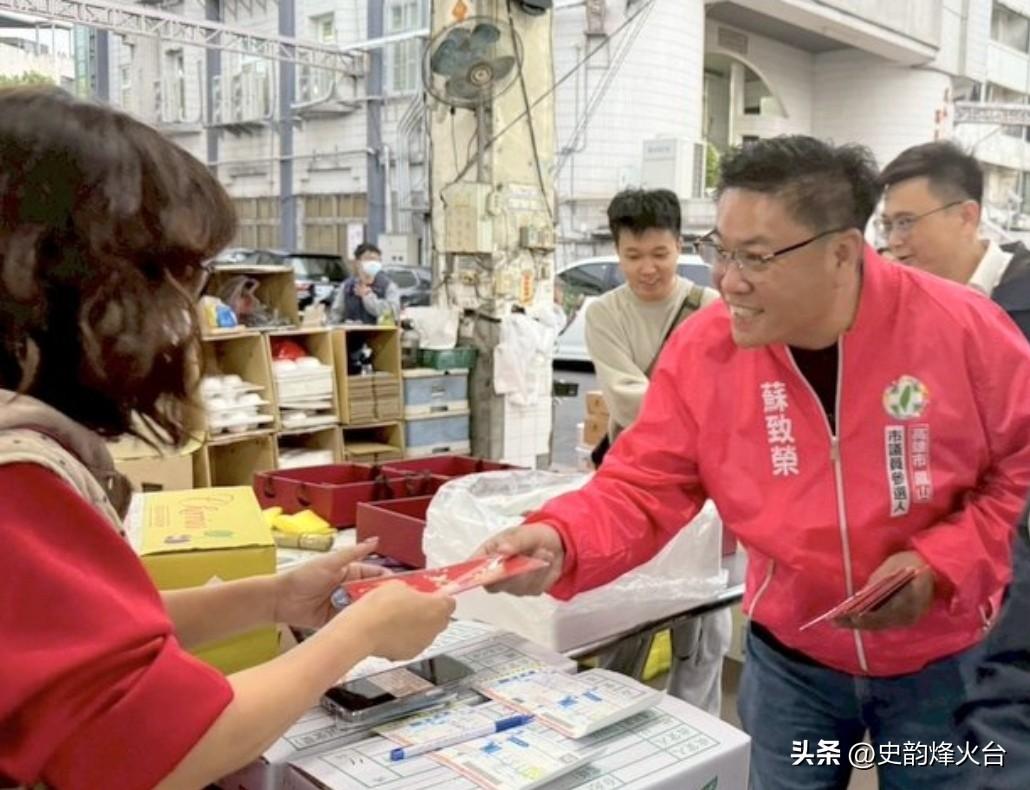 就在刚刚，
高雄三凤中街的老字号源茂塑胶行，
还在被抢购的人潮围着。
 
3月2