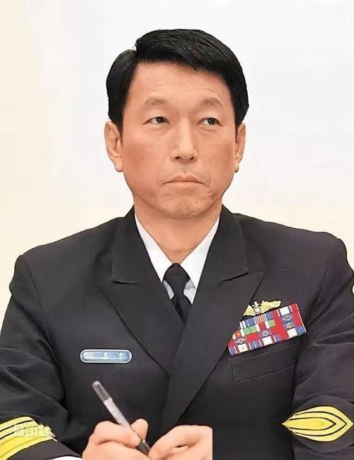 台湾地区前参谋总长李喜明一番警示，引发岛内热议！其观点被概括为：解放军并非不敢打