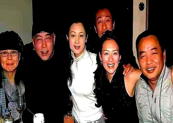 39岁陈红退居幕后，29岁章子怡杀进戛纳
 
当年《梅兰芳》片场，陈红演正宫，章