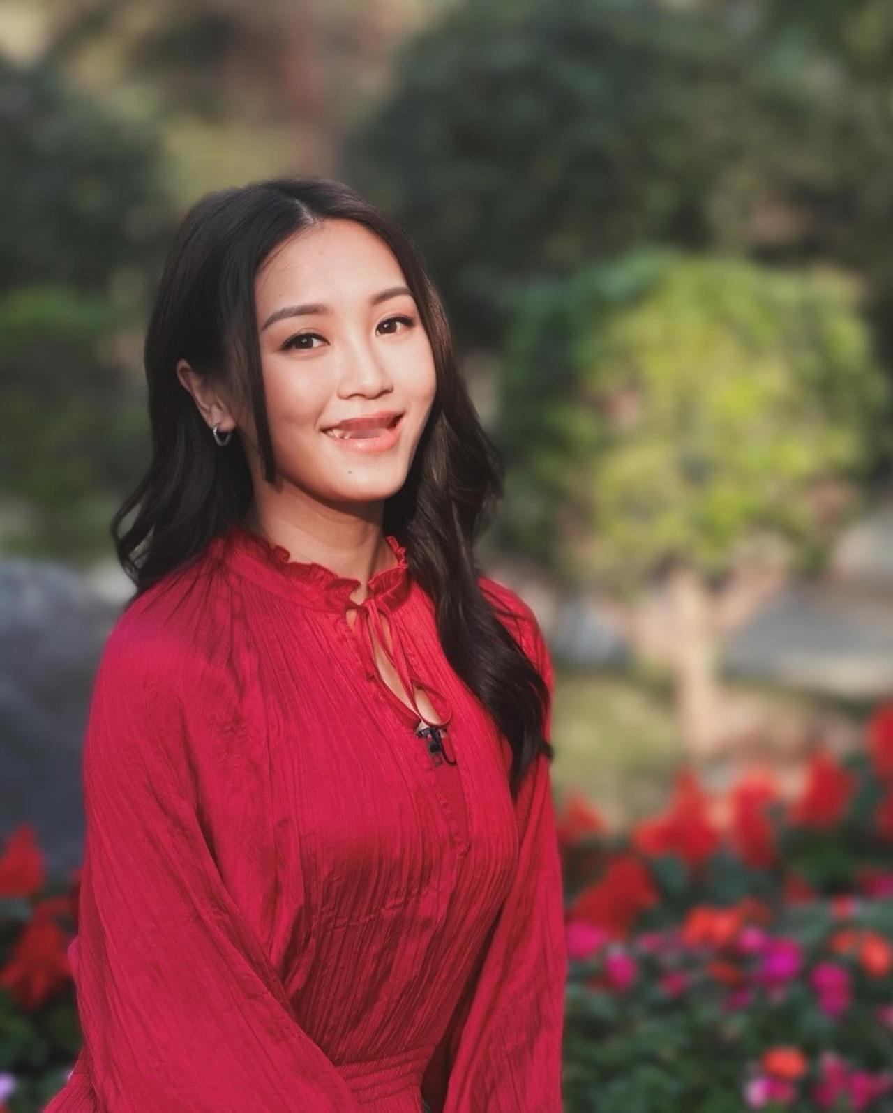 她在香港TVB拍了八年电视剧，可惜事业一直都是发展平平，今天她宣布离开TVB，感