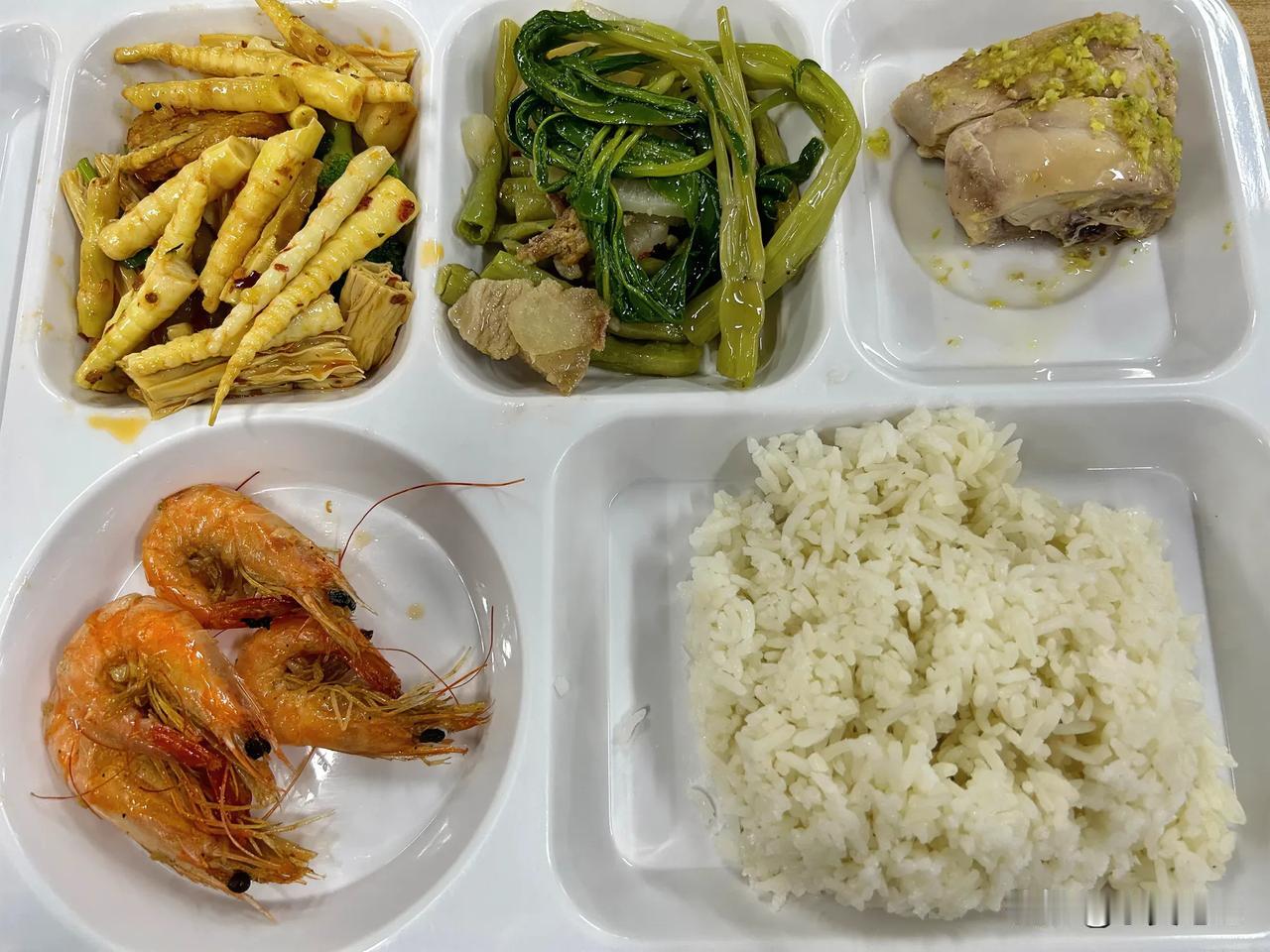 #夏日美食记录#
半年过去了，又到我最忙碌的时期，本来事就多，结果电话还接不停，