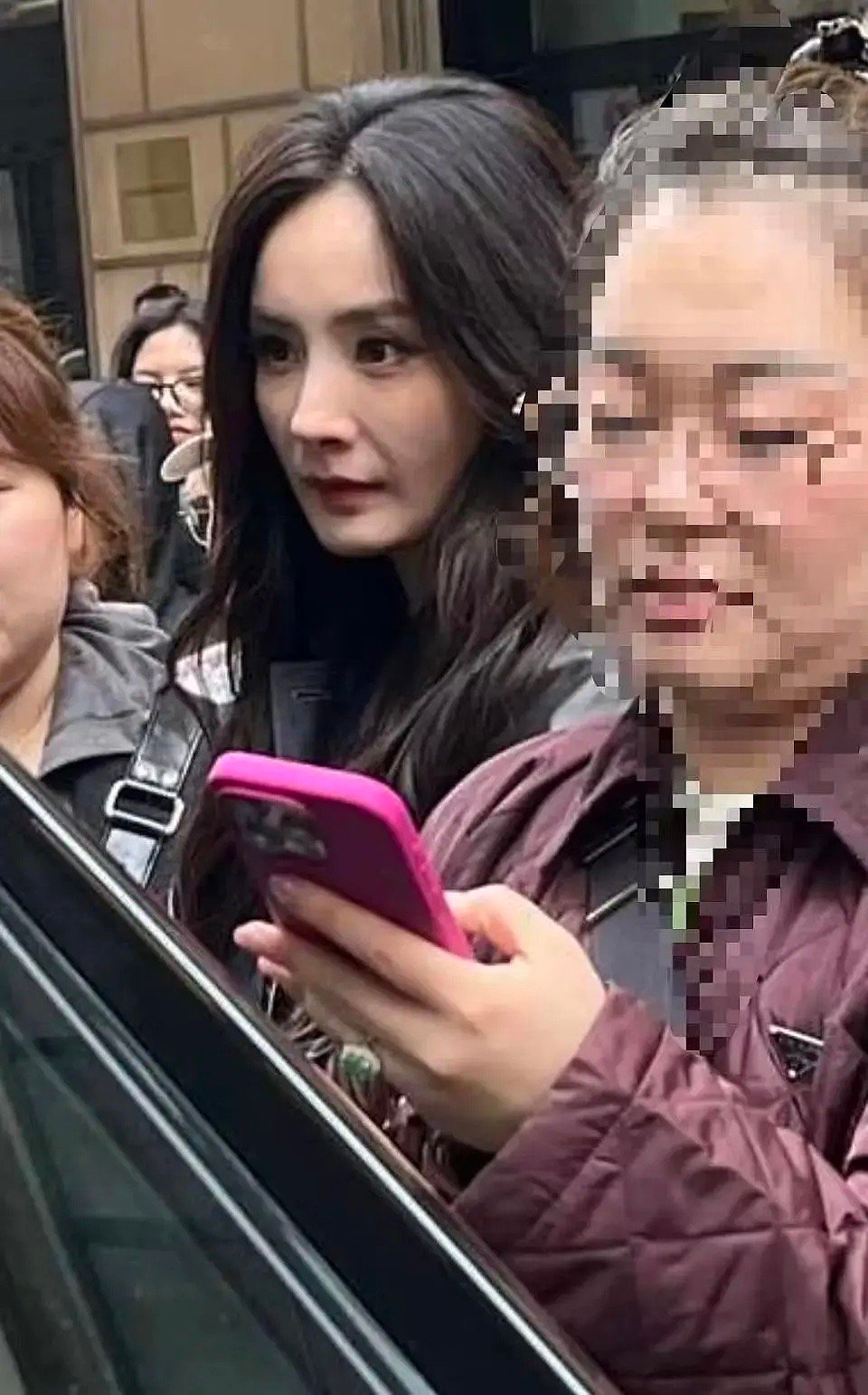 感觉杨幂的皮肤状态确实已经有年纪感了 