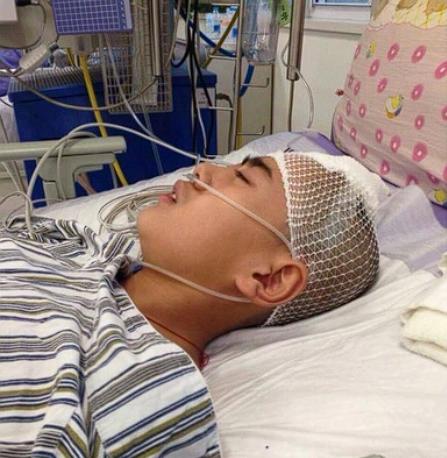 这就是欺负人的下场！辽宁抚顺，一男子得了脑癌，为治病欠下不少外债，病情好转后，摆