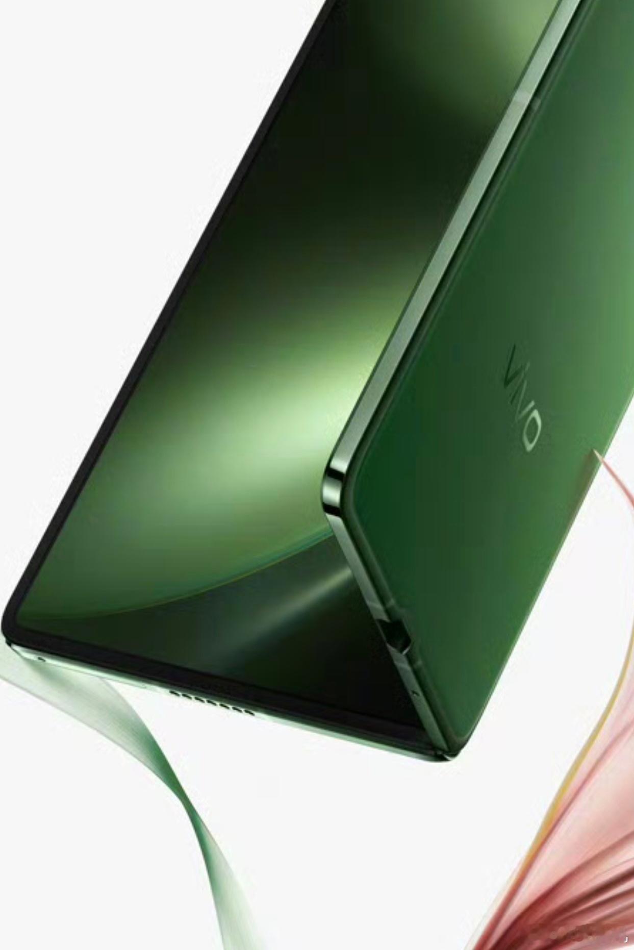 这次 vivo X Fold5 确实肉眼可见的薄，只看充电口的斜口就能感觉到。理