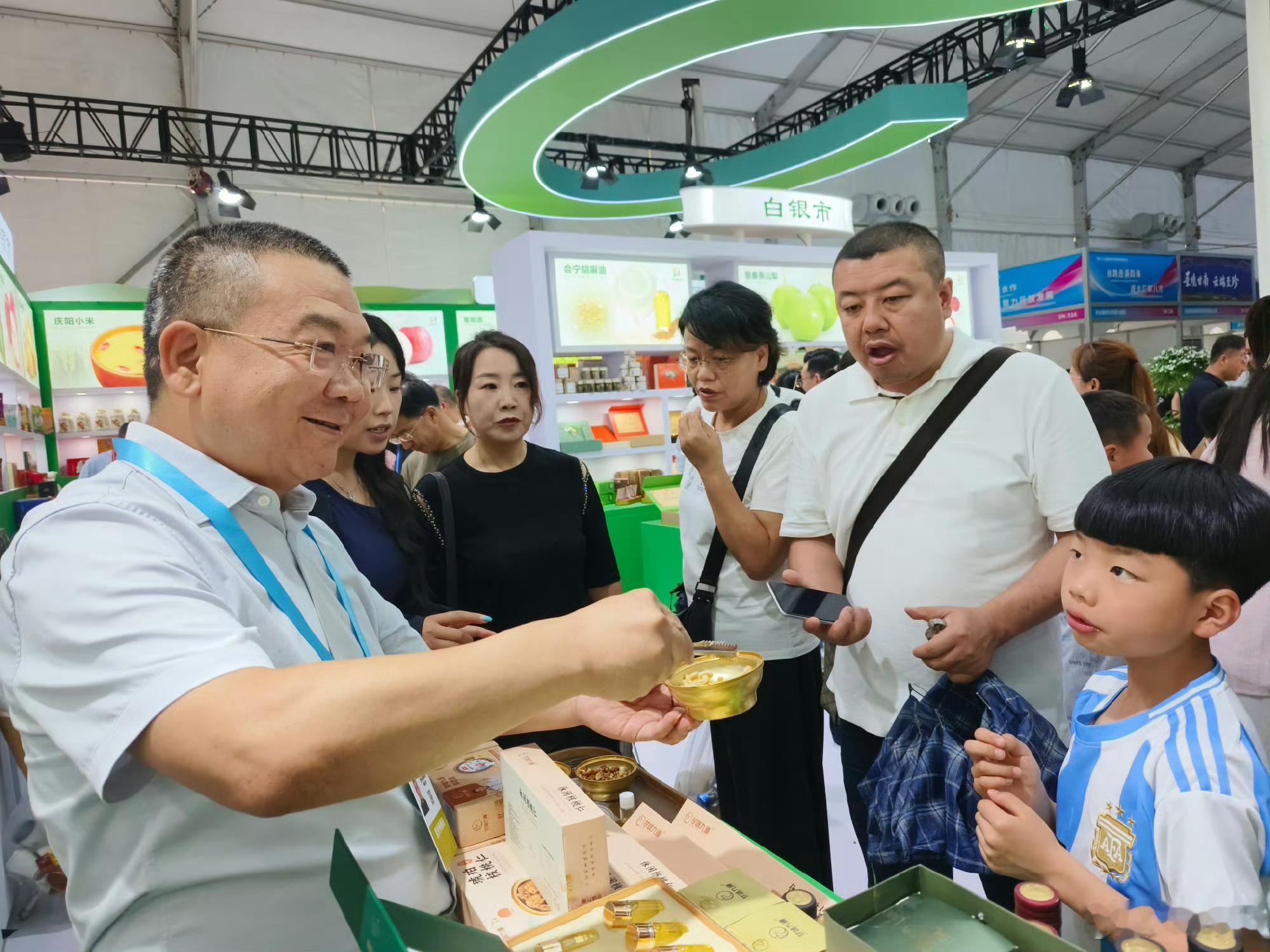 九源核桃仁暖了兰州城：老奶奶寻味记感动兰洽会九源核桃仁暖了兰州城 7月11日中午