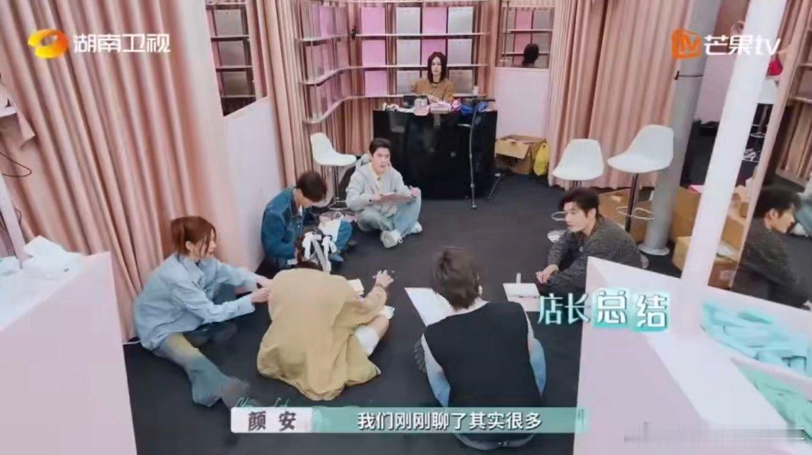 巴黎合伙人群像又让我看到活人感十足的群像了巴黎合伙人们的群像太绝！各司其职又默契