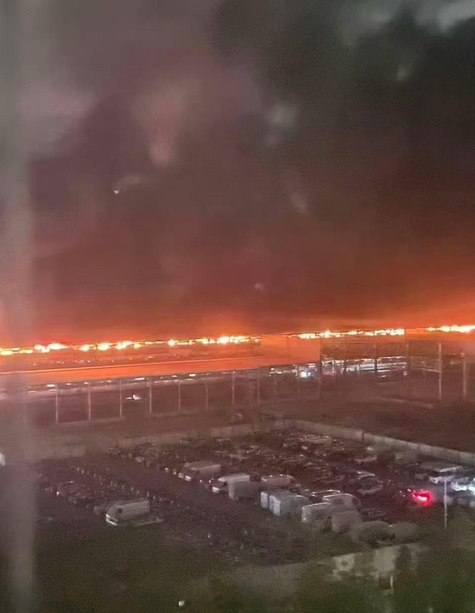 比亚迪公司起火说的是一个立体车库起火，不是厂房，没有人员伤亡，问题不大。 