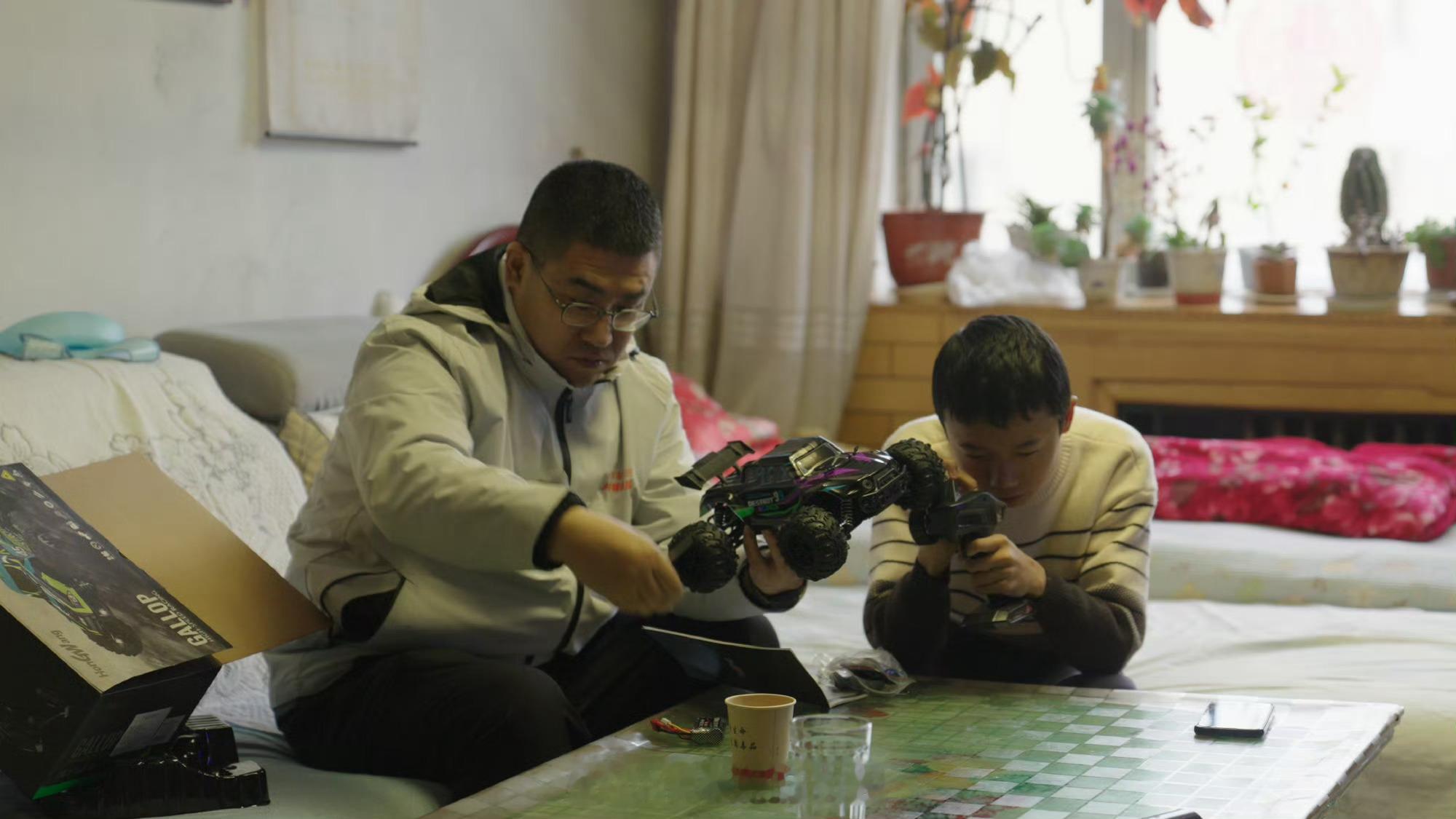 青海视障儿童看见人生首场电影  电影的魅力在于它能够跨越语言的障碍，直抵人心。对