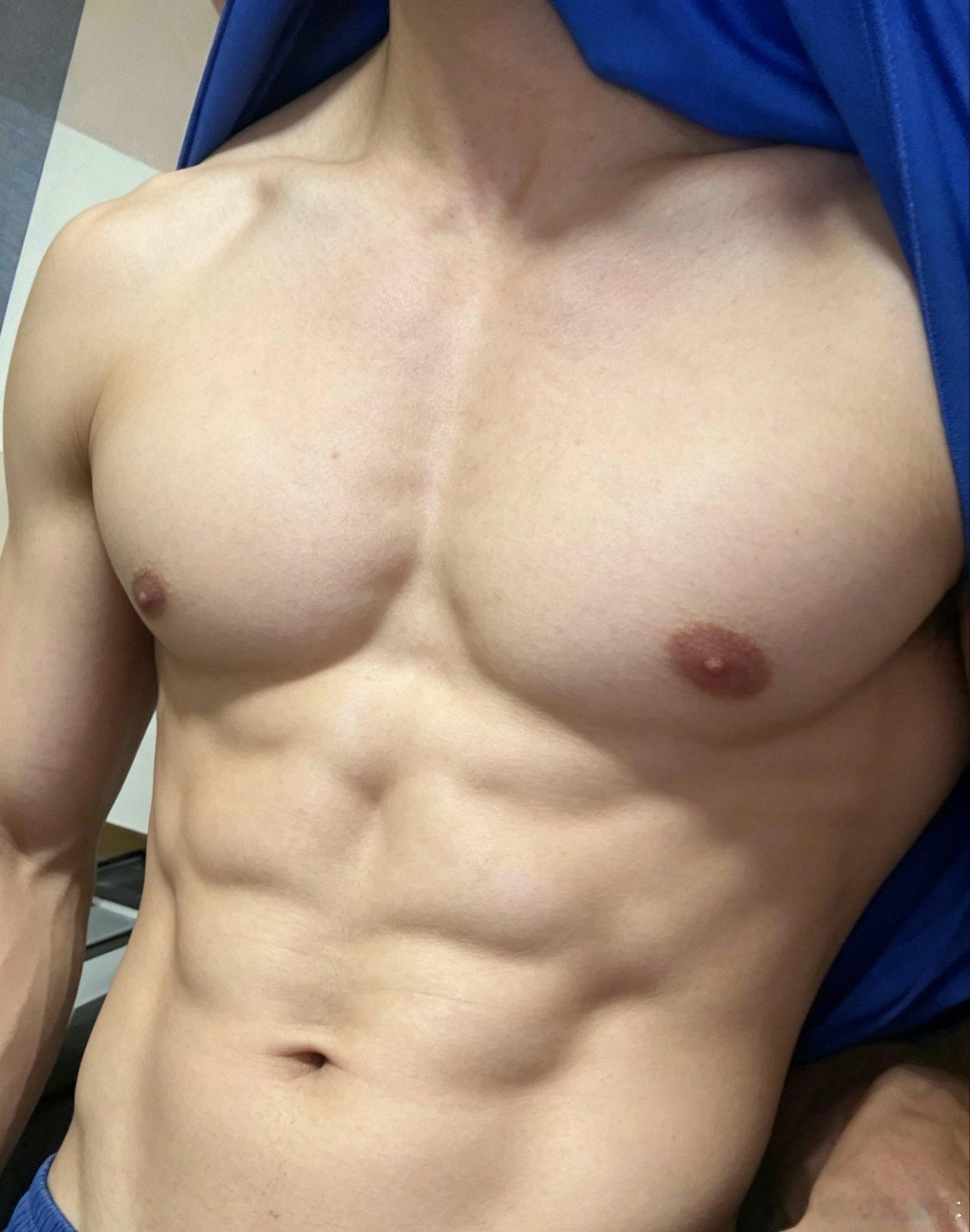 为啥瘦下来的人会变得高冷晒身材大赛pick好身材腹肌肌肉男 ﻿