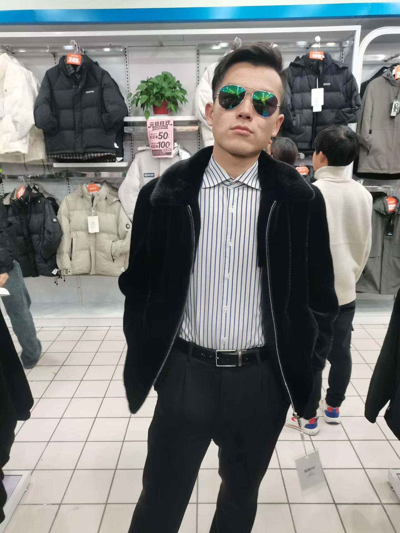 不要轻易惹怒一头成年雄狮唐老鸭的朋友圈