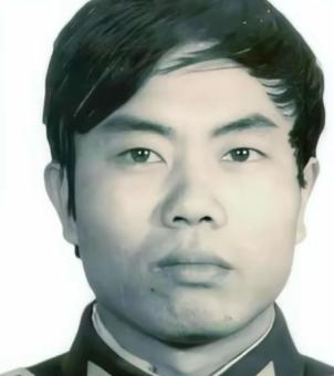 1987年，一位叫陈建军的警官，居然有纹身，更是有打牌，赌博的恶习，甚至还打骂老