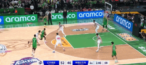 欲哭无泪，威金顿两次上篮都不进，邱彪无计可施，李炎哲和吴冠希两个人都无法撼动韩德