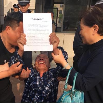 1996年，5名无辜青年蒙冤入狱，被关押了21年后才无罪释放，令人惊讶的是，5人