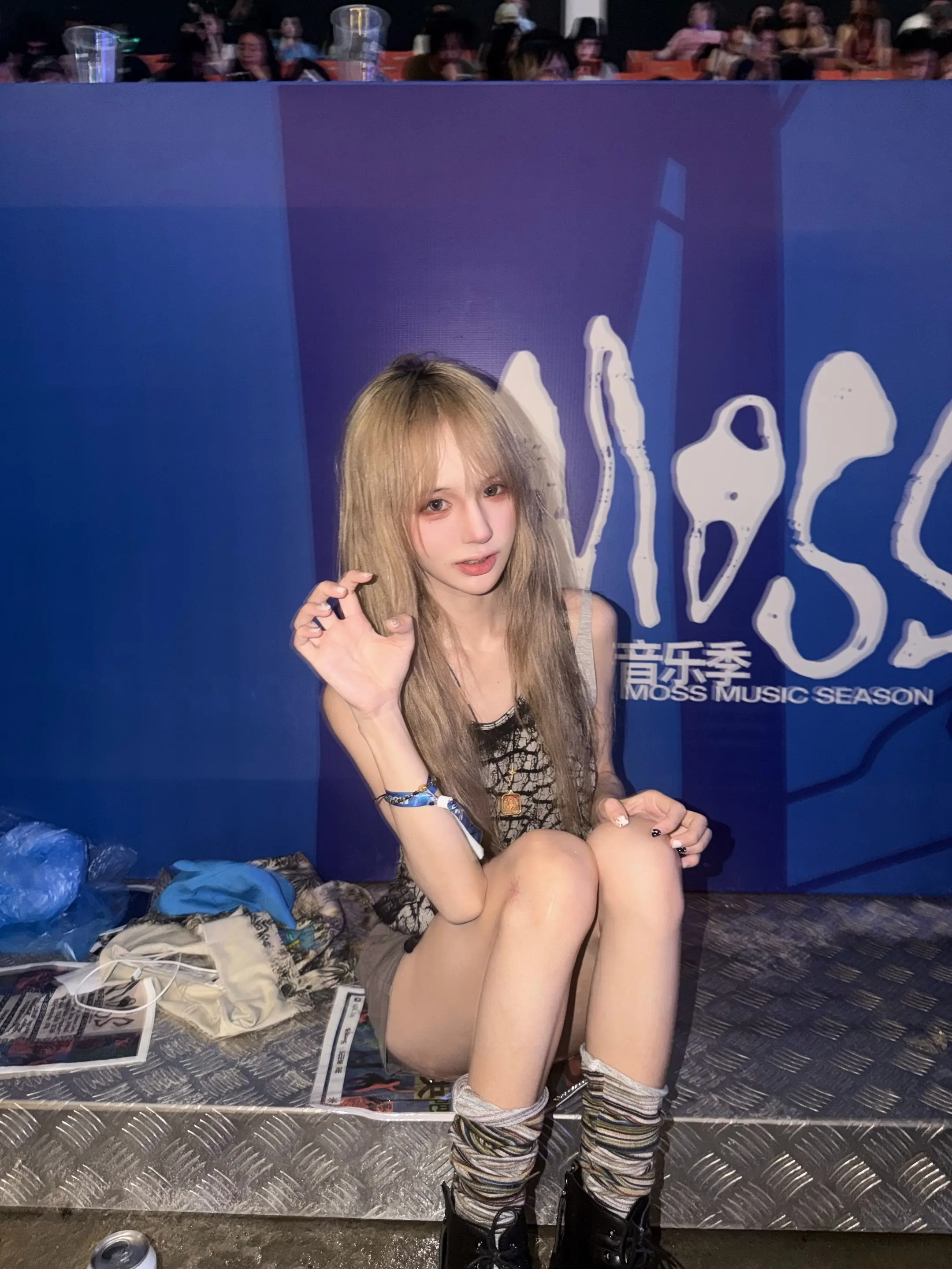 我们应该坐在一起发呆 发很久很久的呆
