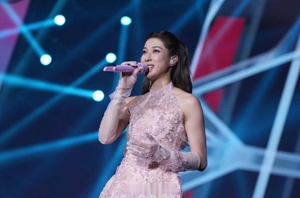 【On.cc】鍾嘉欣等13年終邀得張栢芝　合唱《任何天氣》有私心藝人鍾嘉欣（Li