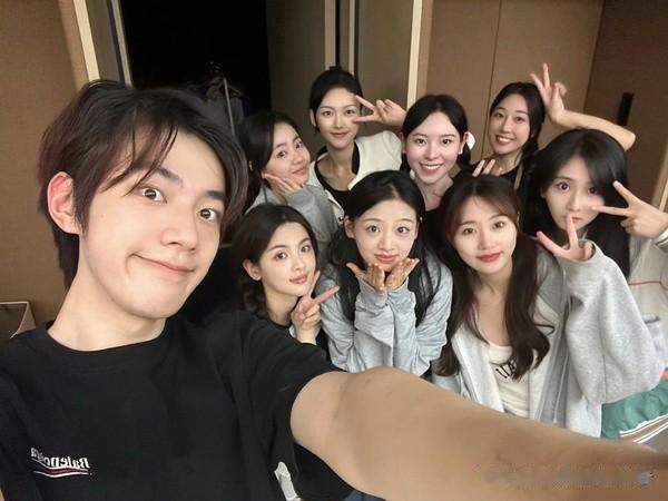 杨超越竟然去精修演技了，她应该是看到自己的不足之处吧？#娱评大赏#