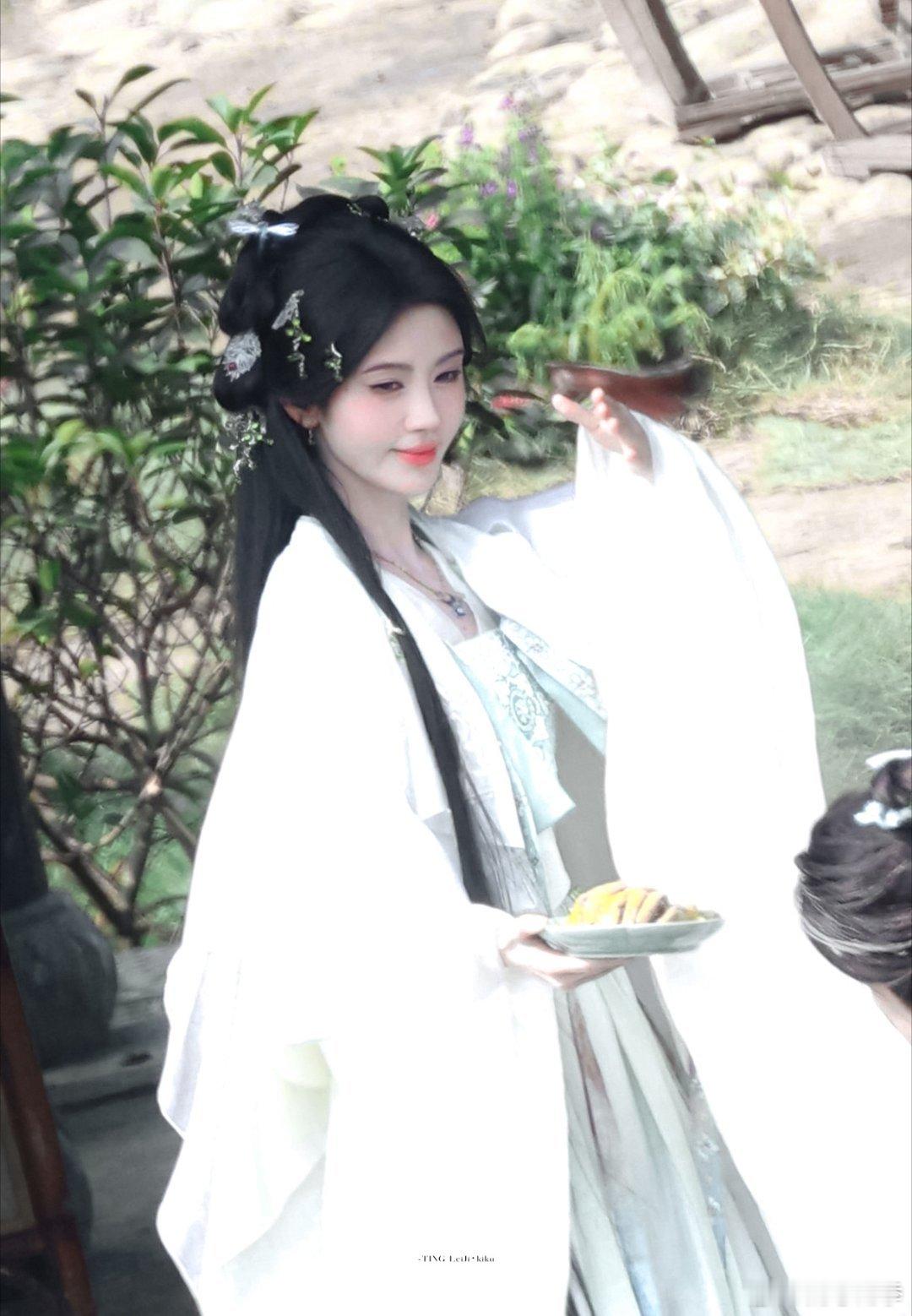 jjy鞠婧祎月鳞绮纪  jjy鞠婧祎露芜衣 “你的星光 是秋天里的温柔坠落” “