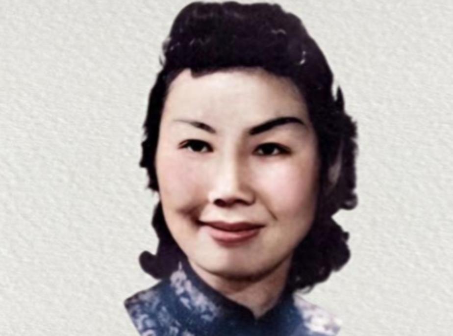 1982 年，关露身份终于查清，得到平反，听到这些，关露松了一口气，几天后，关露