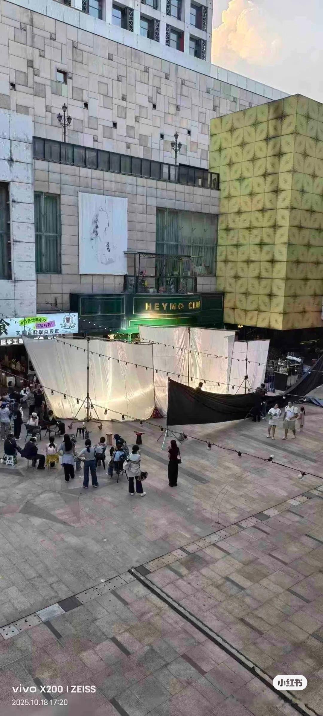 发现于适猎心剧组防代拍包个水泄不通[柯基]既然这样，那我不搬运路透啦！ ​​​