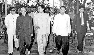 🌺🙏敬爱的周总理，致敬您的坚韧不拔，传承您的奋进精神！“路虽远，行则将至；事