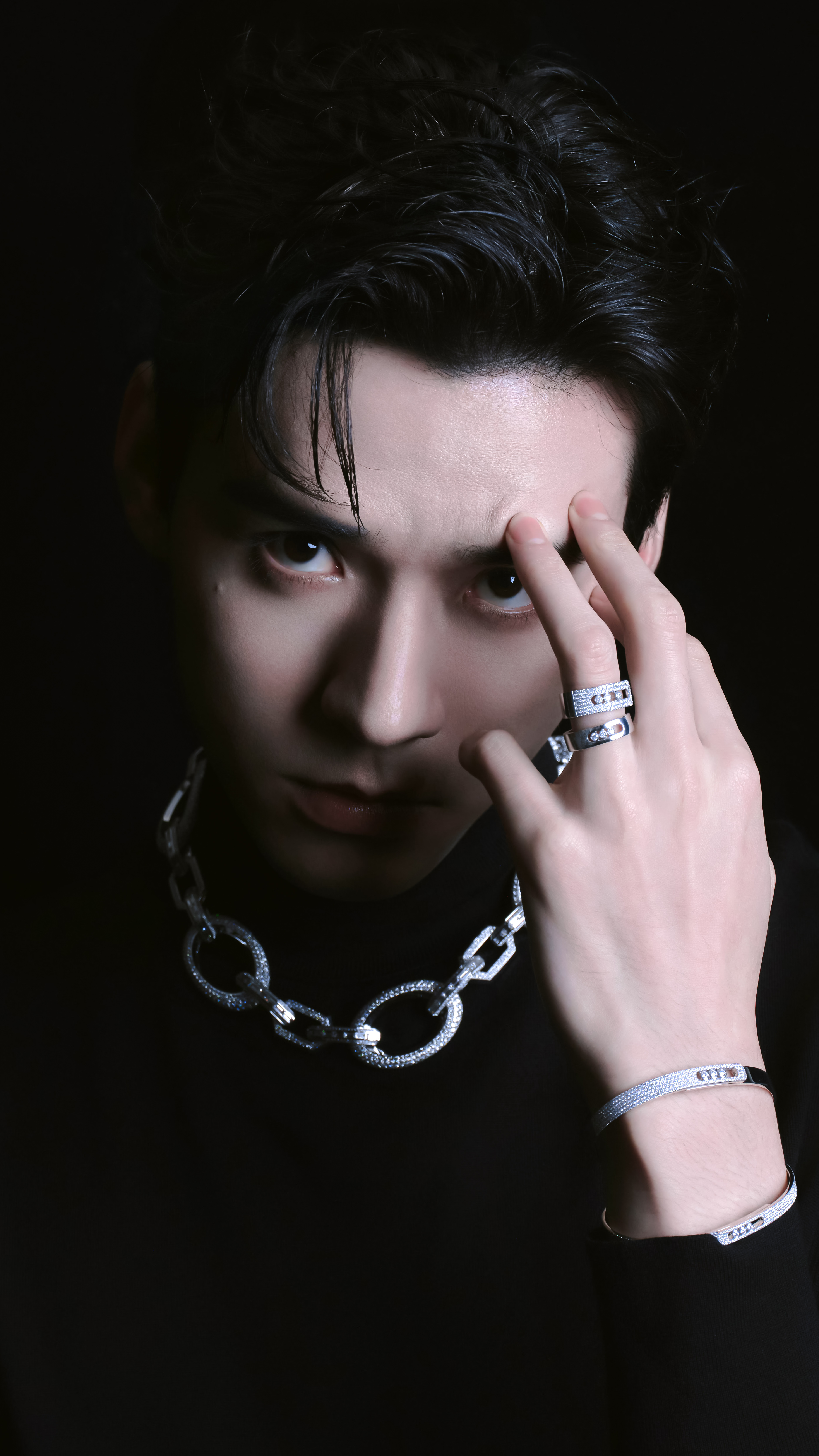锁链与禁锢⛓️‍💥♠️ 危险掌控中🦋/龚俊#龚俊时装周造型路透# ​​​