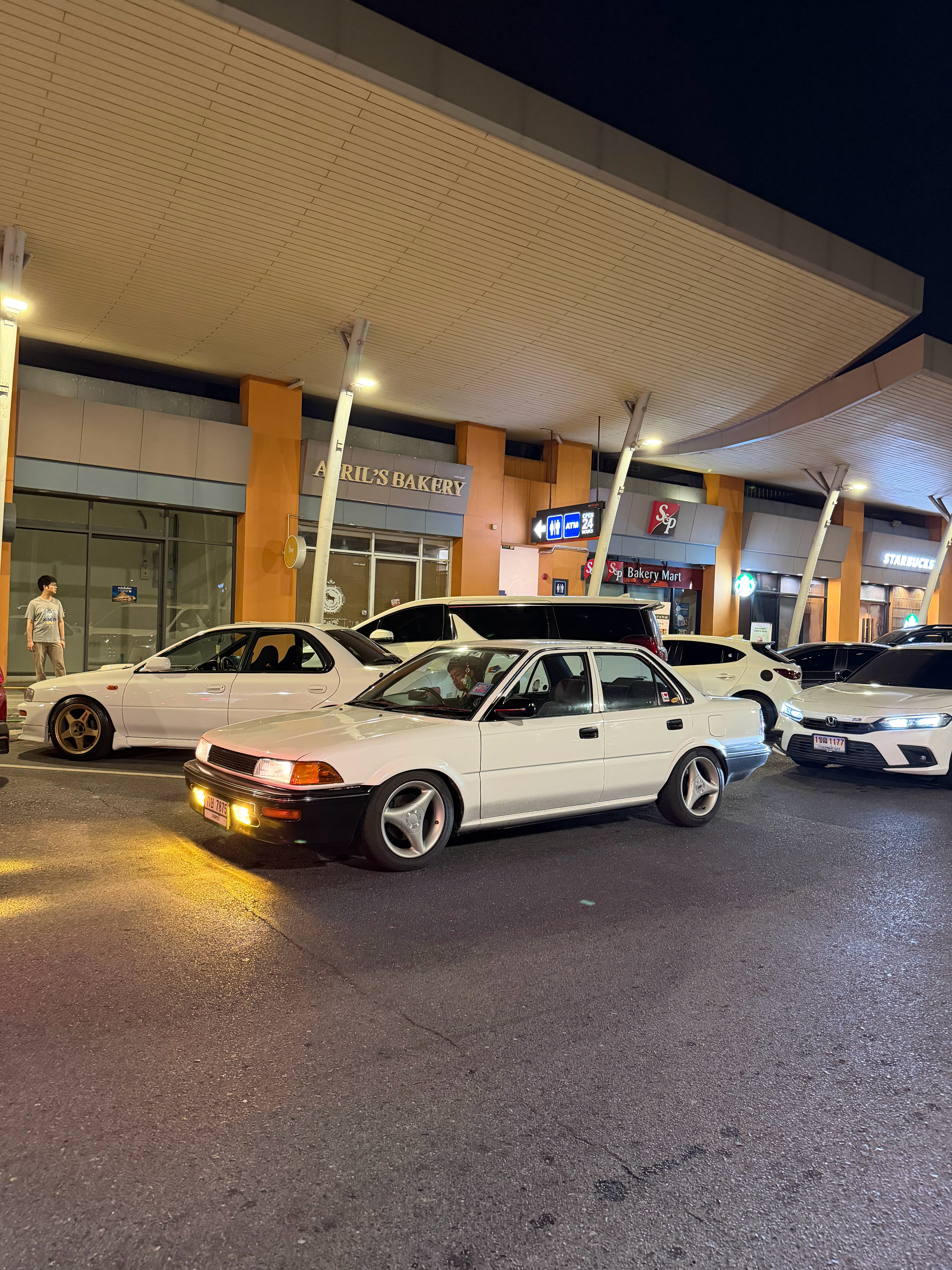 shen车视界 泰国的服务区深夜车聚蛮精彩的，主要是各种JDM车型。而且，进了服