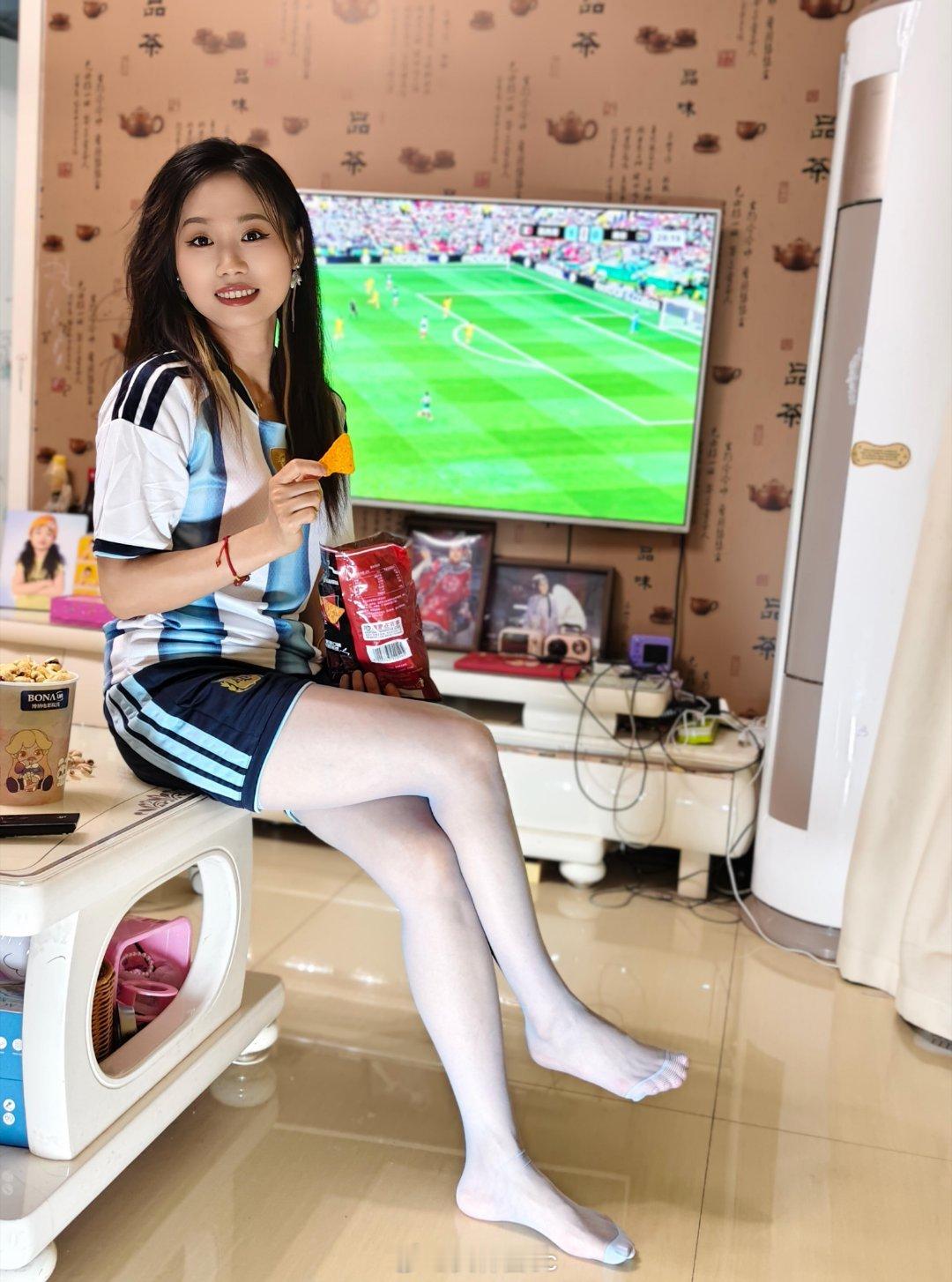 非正经观战世界杯ootd 还有谁？大半夜被老公薅起来看世界杯🏆 