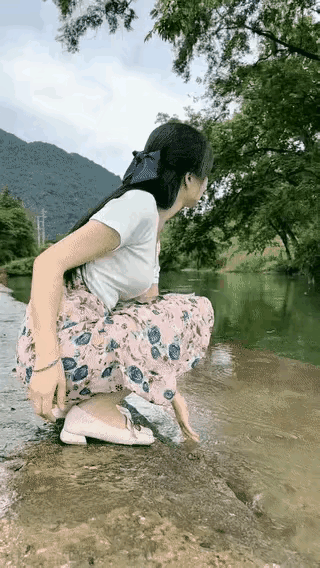 这是谁家的女儿，太招人喜罕人了！也不知道最终便宜了哪个臭小子。