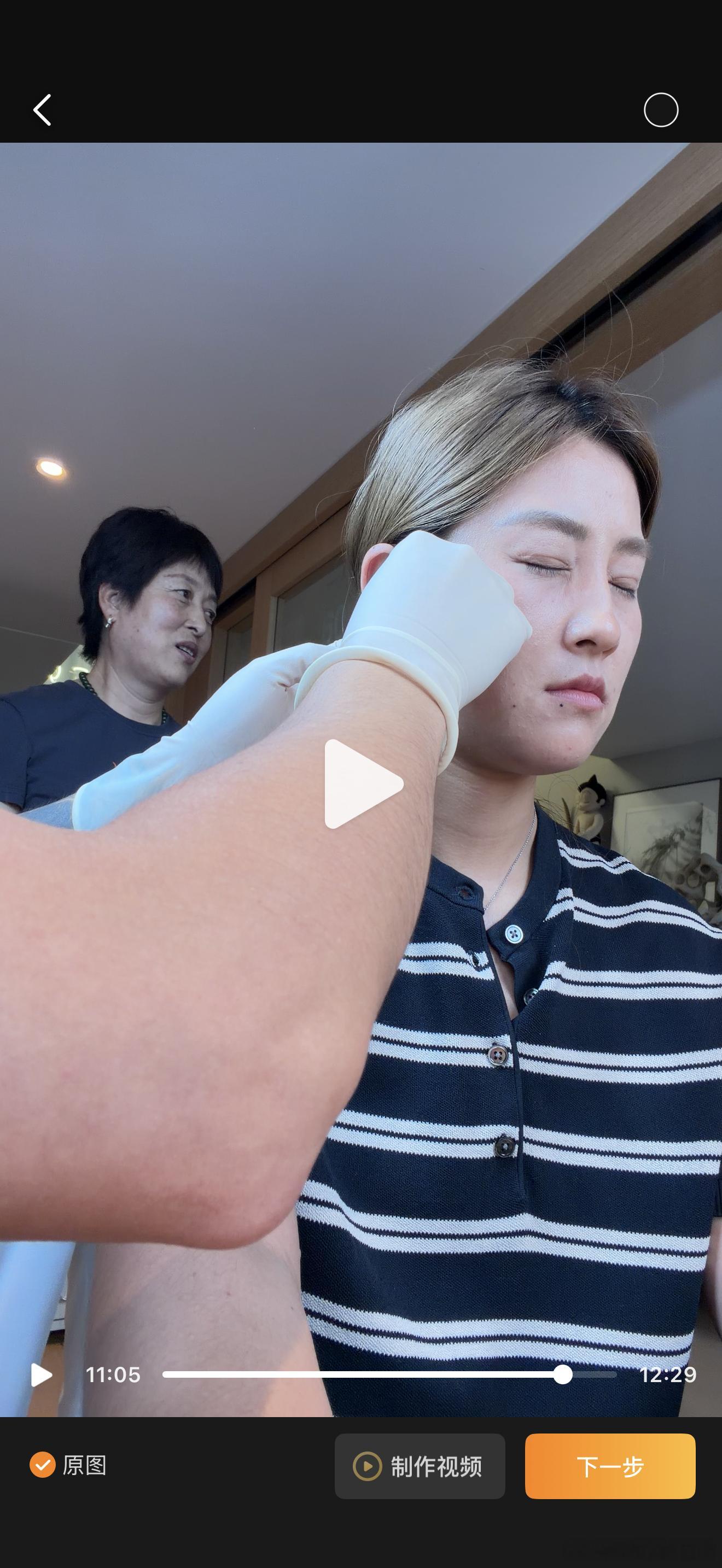 对了在hy的鼓励下我今天去打耳洞了嘻嘻我一直不敢怕疼怕发炎今天一起床我就拍vlo