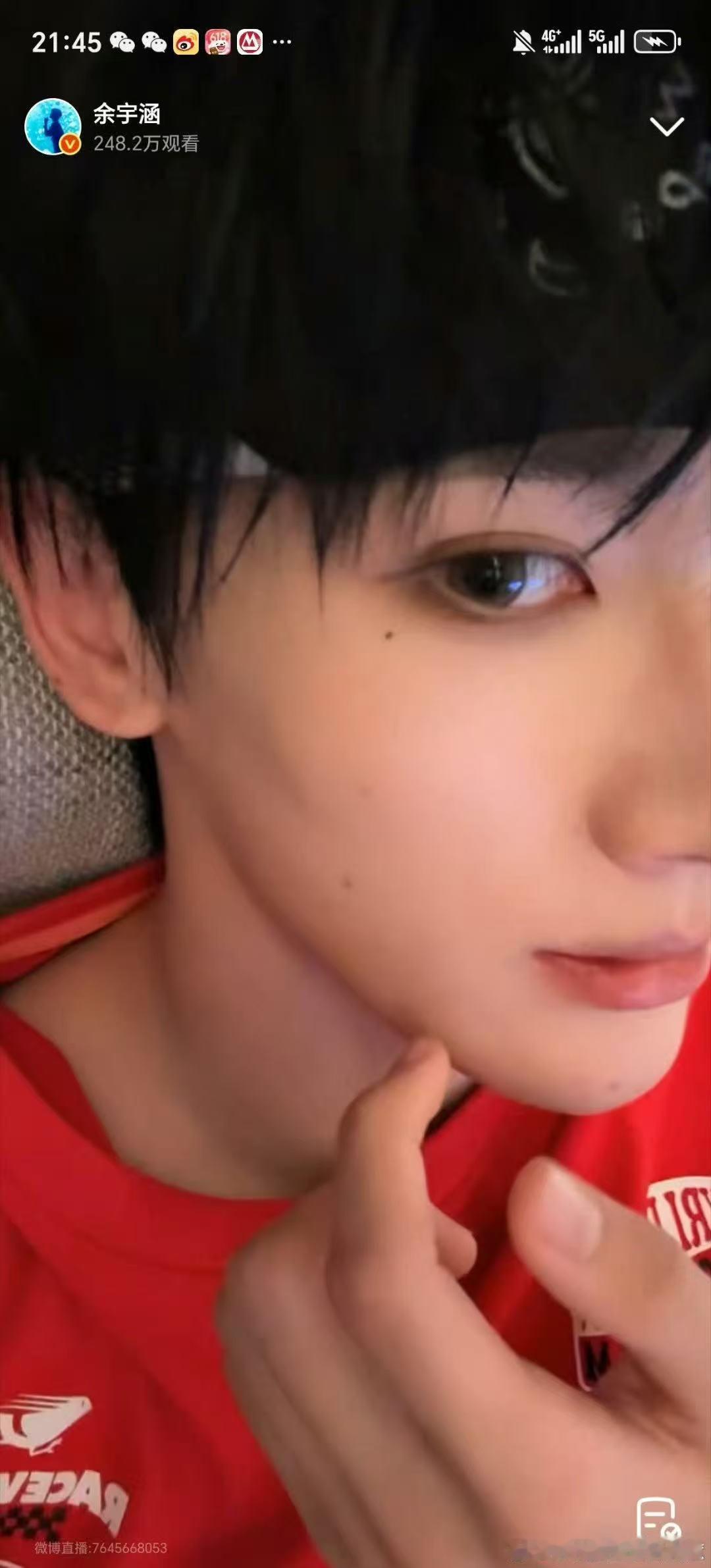 余宇涵直播 余宇涵开播啦！让我们一起在直播间中感受他的独特魅力，聊聊天，放松一下
