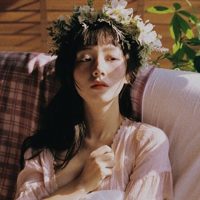 ☘️和喜欢的人在一起是不能做自己的，和不喜欢的人才能完全做自己 