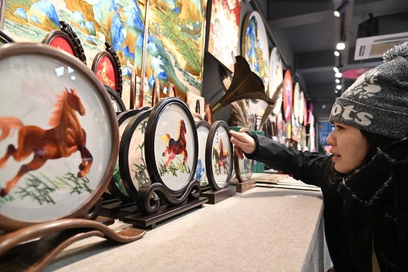 非遗马元素文化内涵可丰富啦！在过年时候，非遗马元素承载着满满的吉祥寓意。像山西静