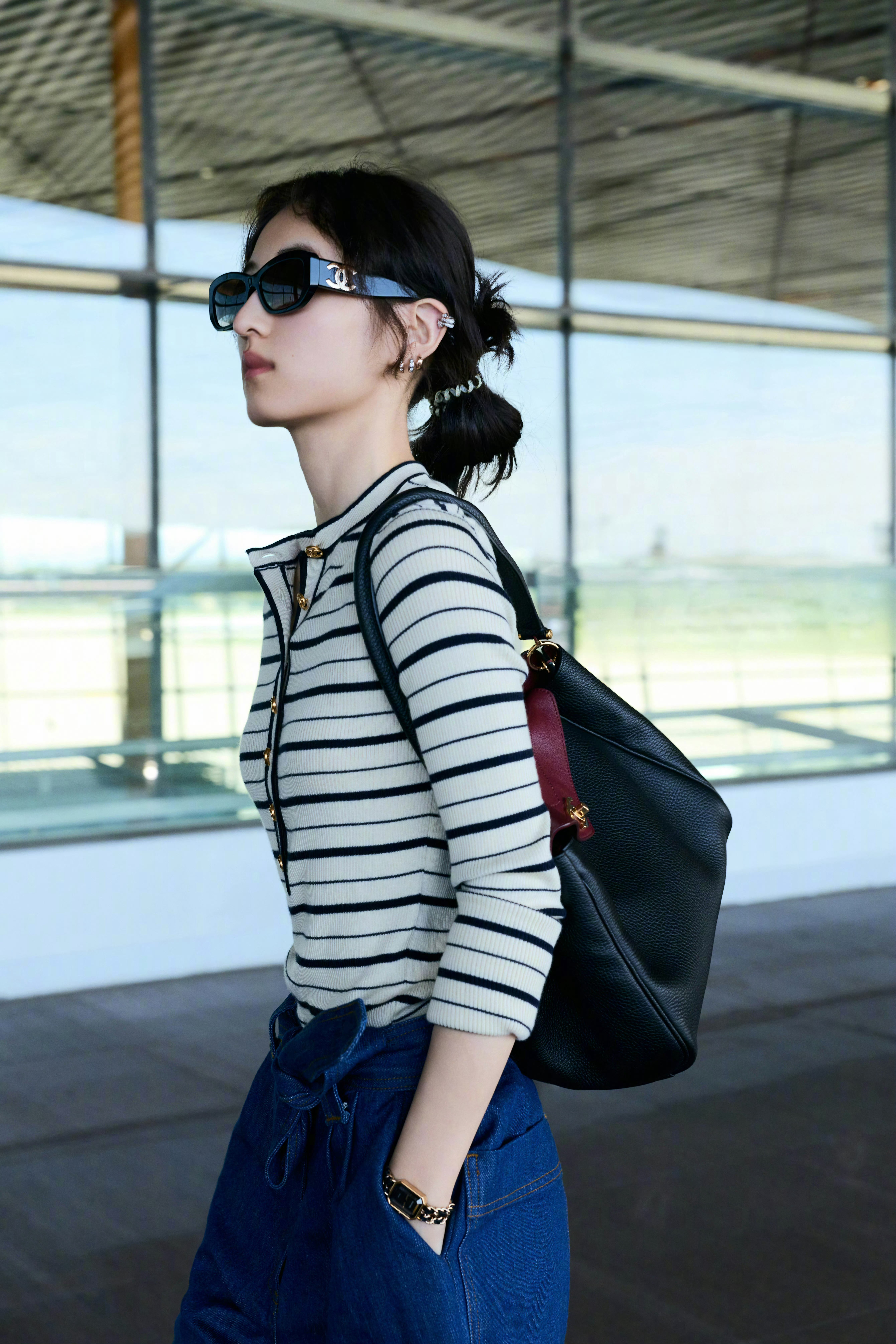 张子枫启程前往 巴黎高定时装周，即将出席香奈儿2026秋冬高级定制系列大秀，机场