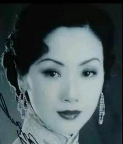 1926年的一天晚上，张宗昌将美人陈佩瑜衣服扒光，丢到了烧得滚烫的土炕上，女人被