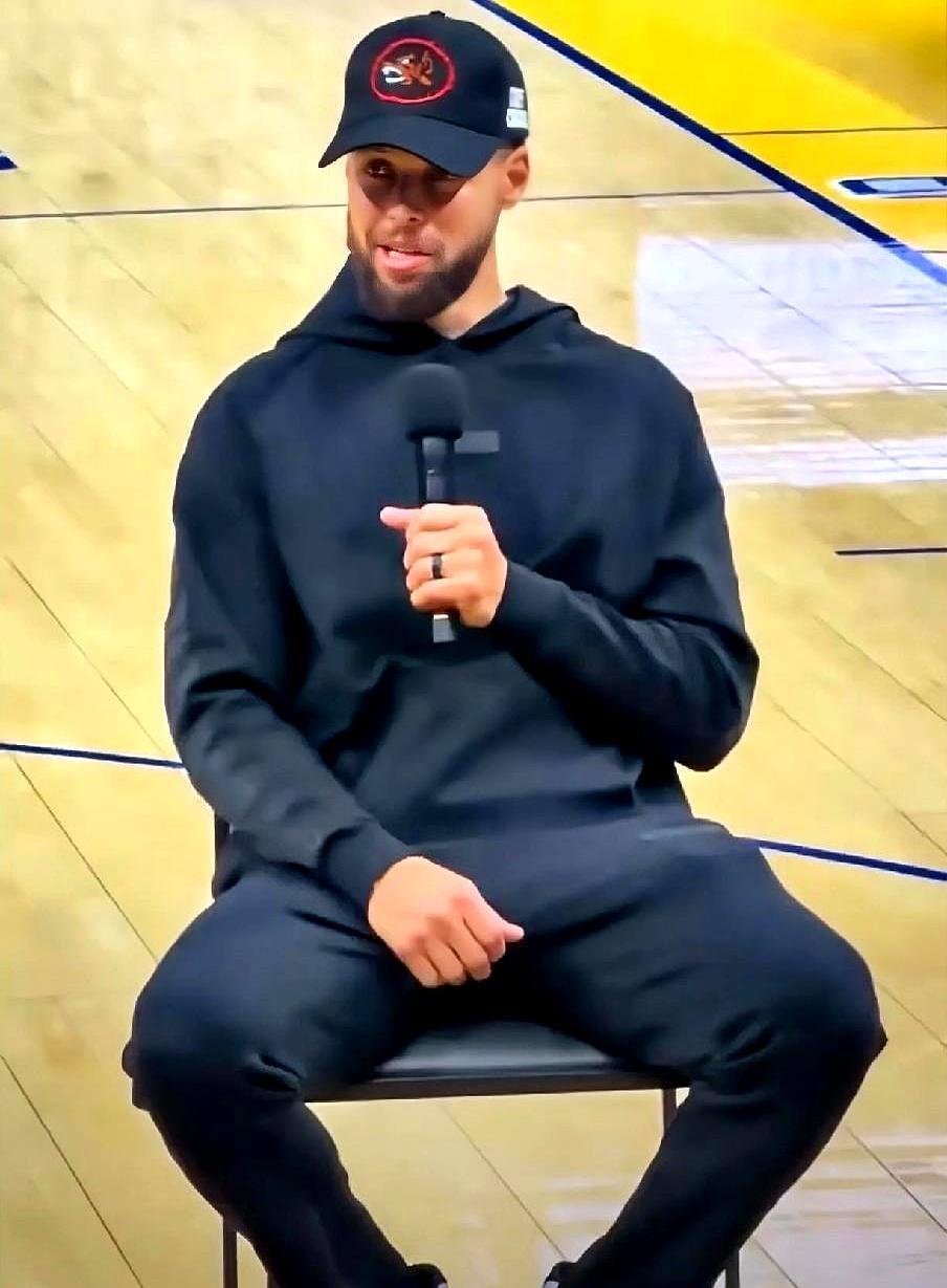 库里至少还要歇10天，勇士本赛季基本没指望冲高排名了。
 
1月30号对阵活塞后