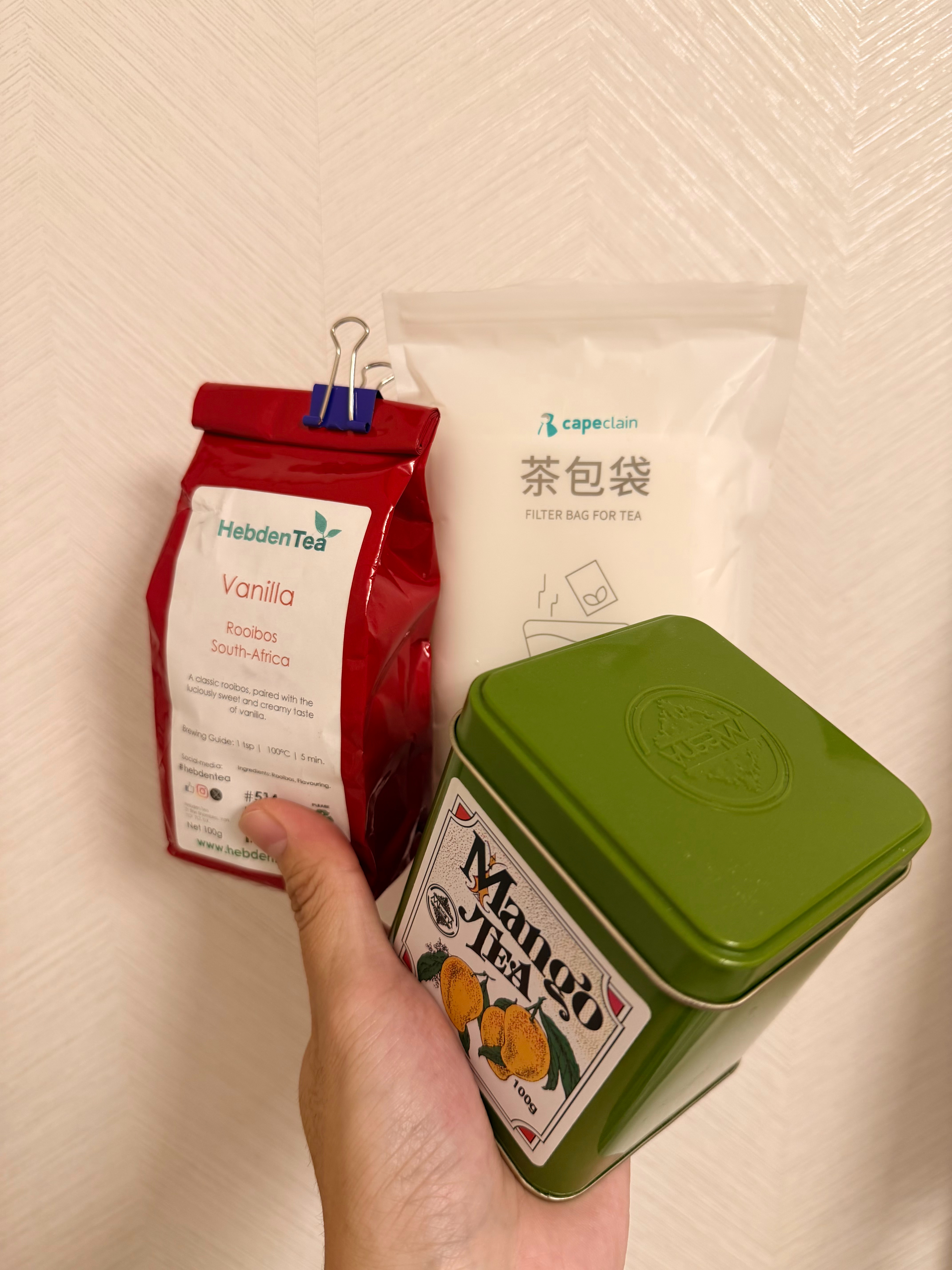 每周一三五喝红色。 二四六喝绿色。  周日喝其他 