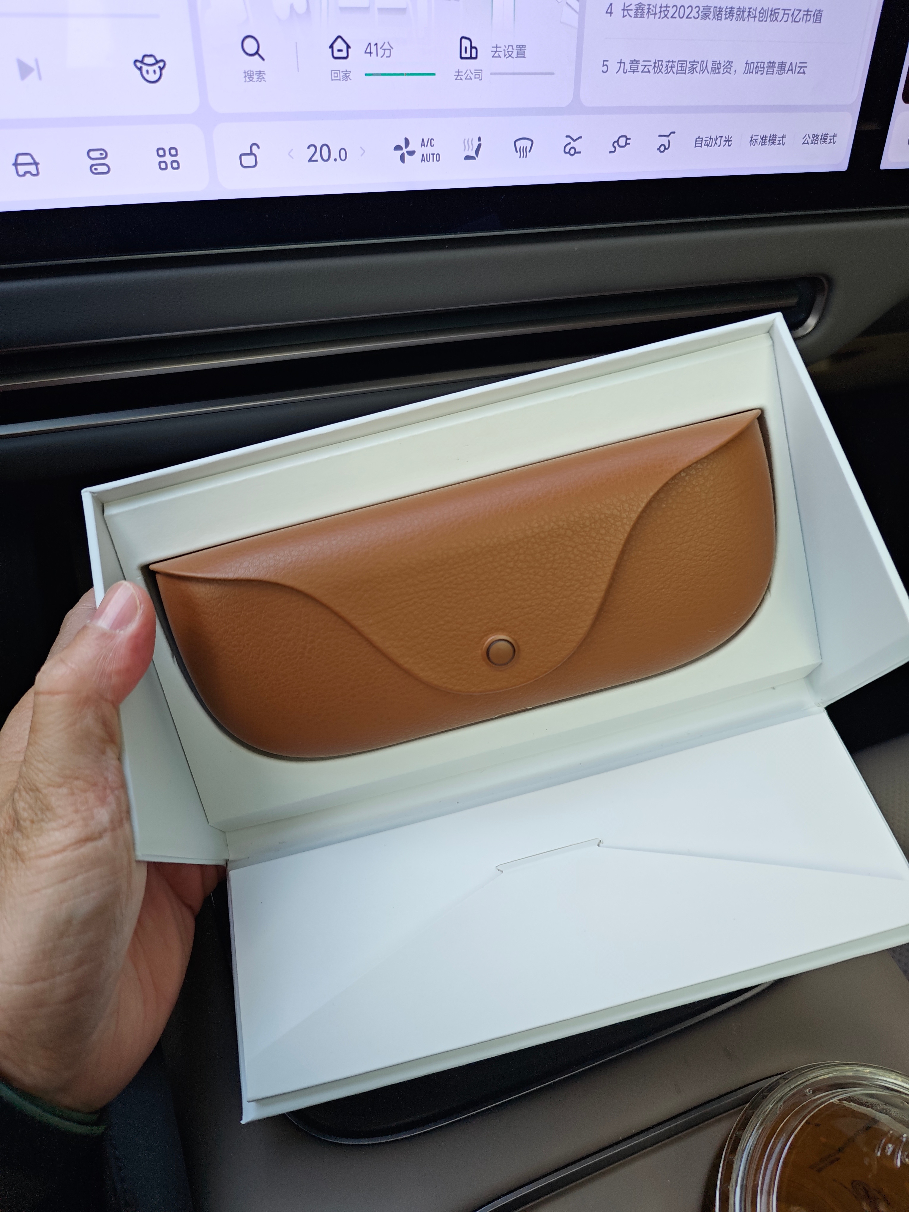 试一下，AI眼镜肯定是比较高频，适用人群也广很多。如果想做ai那么应该避不开这个