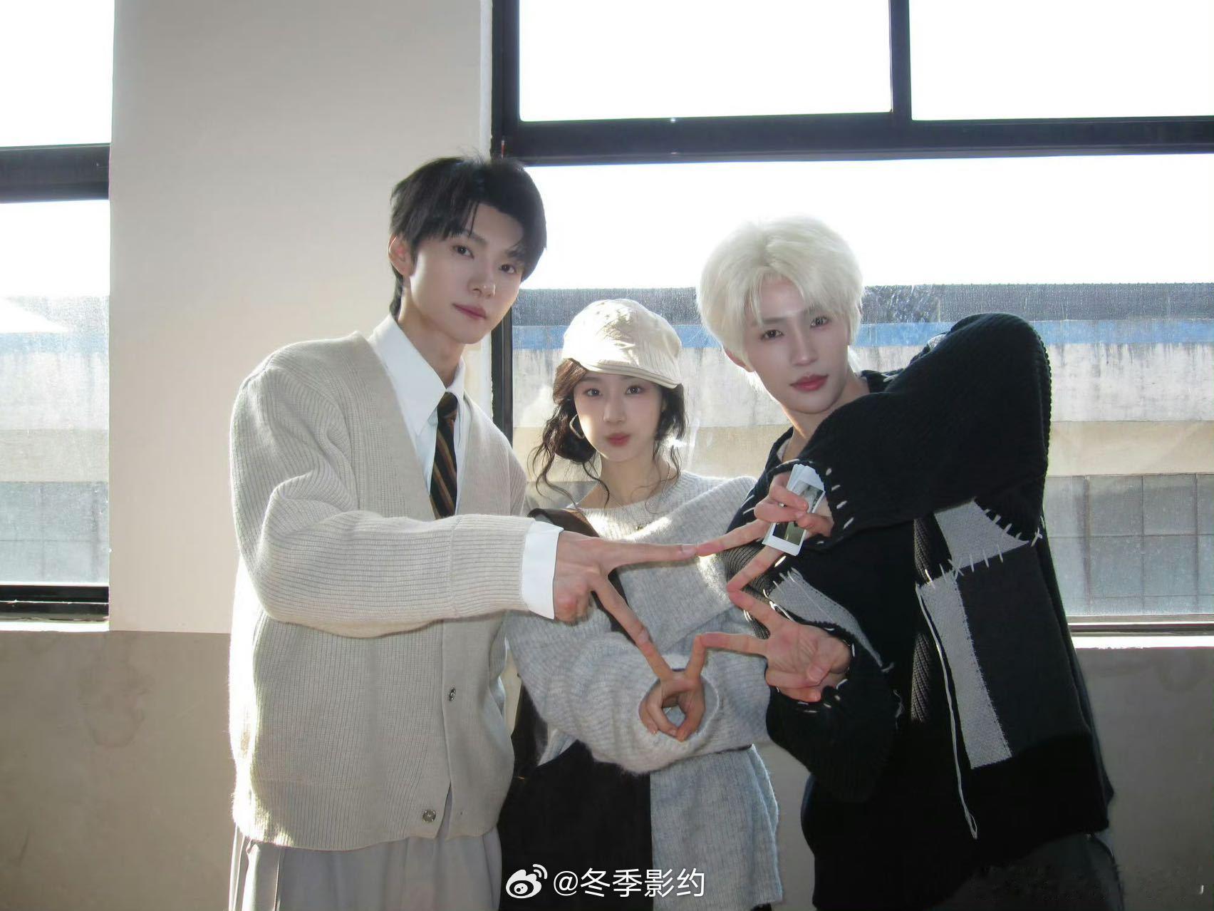 小伙追妻结果被儿子揍了 重生变醋王已经很离谱了，还被亲儿子当成情敌揍，小伙这追妻