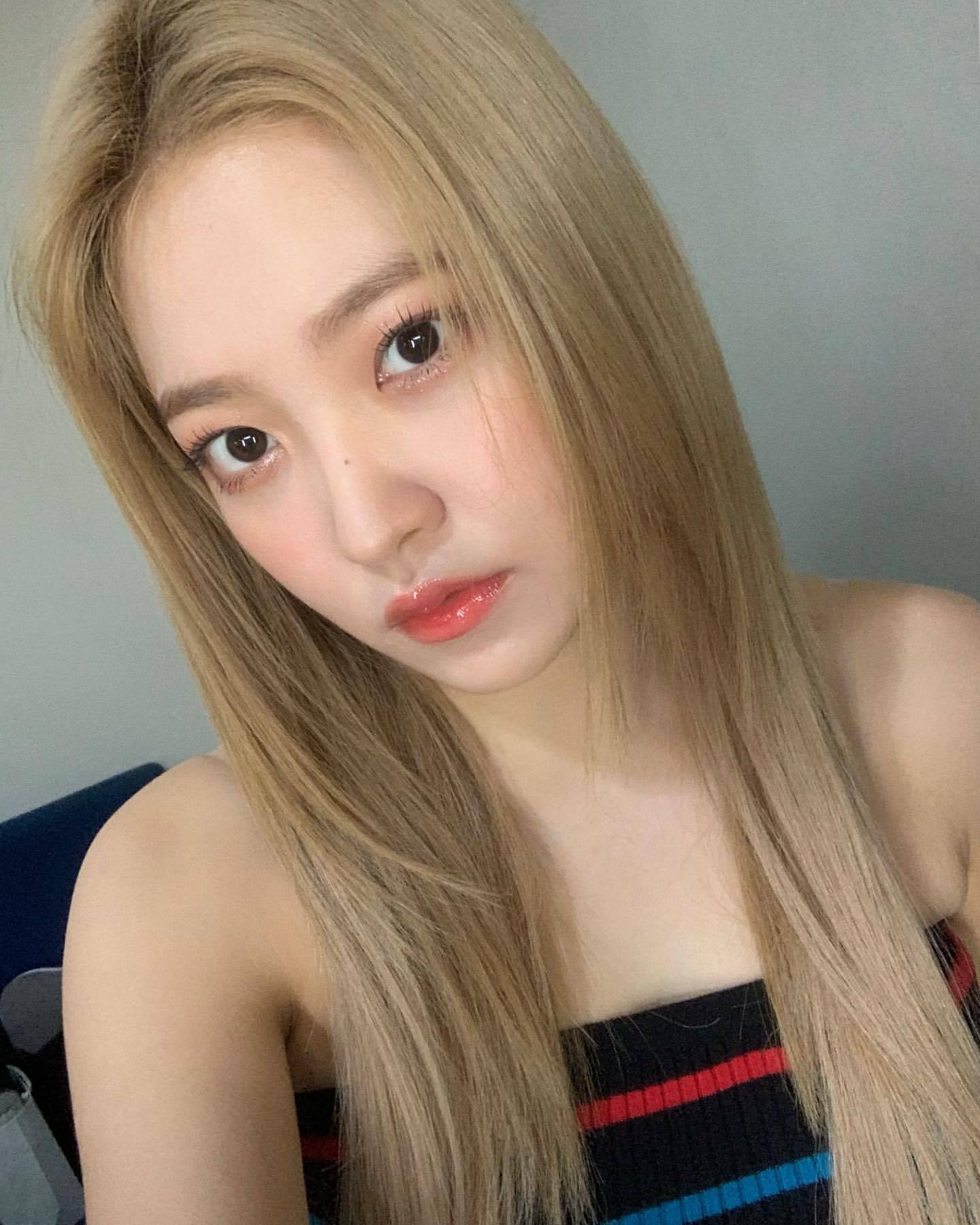 YERI| Umpah Umpah 舞台幕后图 part 1超美的金发！！🍒y