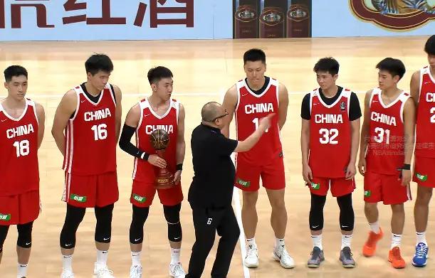 中国男篮真是崛起了！男篮热身赛三场连胜，世预赛比赛后，中国男篮真是翻身崛起，郭士