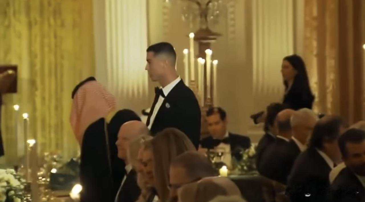 🏆球星克里斯蒂亚诺·罗纳尔多收到了邀请，与美国总统川普和沙特王储穆罕默德·本·