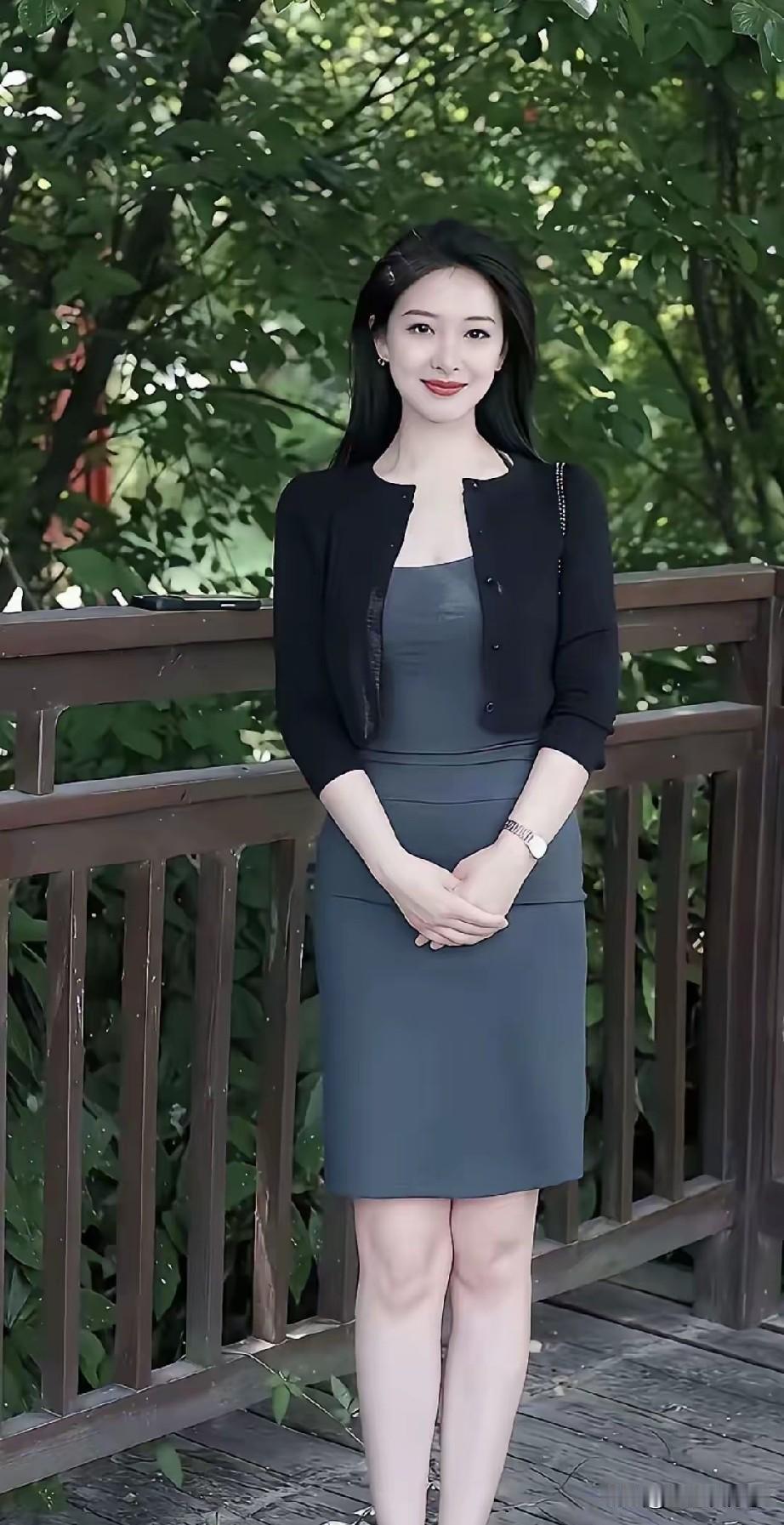 50岁-60岁的大叔选老婆，大多数选这种大方稳住的美女吧