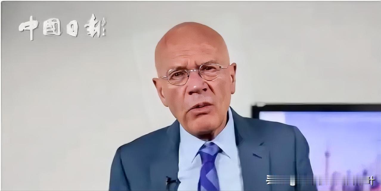 美国学者马丁·雅克近几日说，美国之所以不断攻击这个东方大国，并不是因为这个东方大