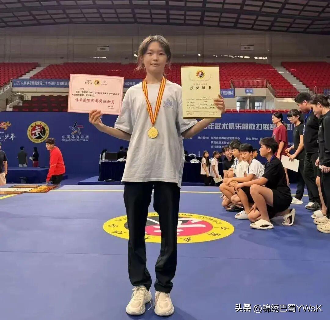 优秀！13岁成都妹儿，拿下全国散打冠军

前不久，“奔跑吧·少年”2026年全国