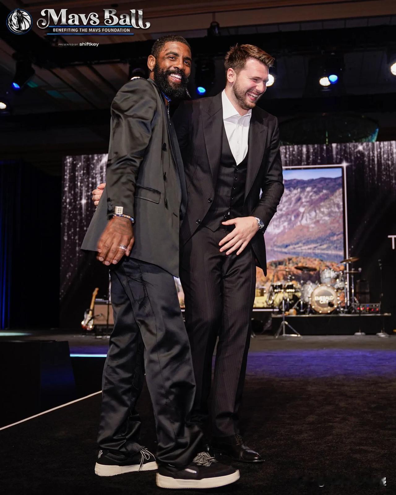 达拉斯独行侠有：

连胜6场
最近11场比赛取得10胜
最近24场比赛取得18胜